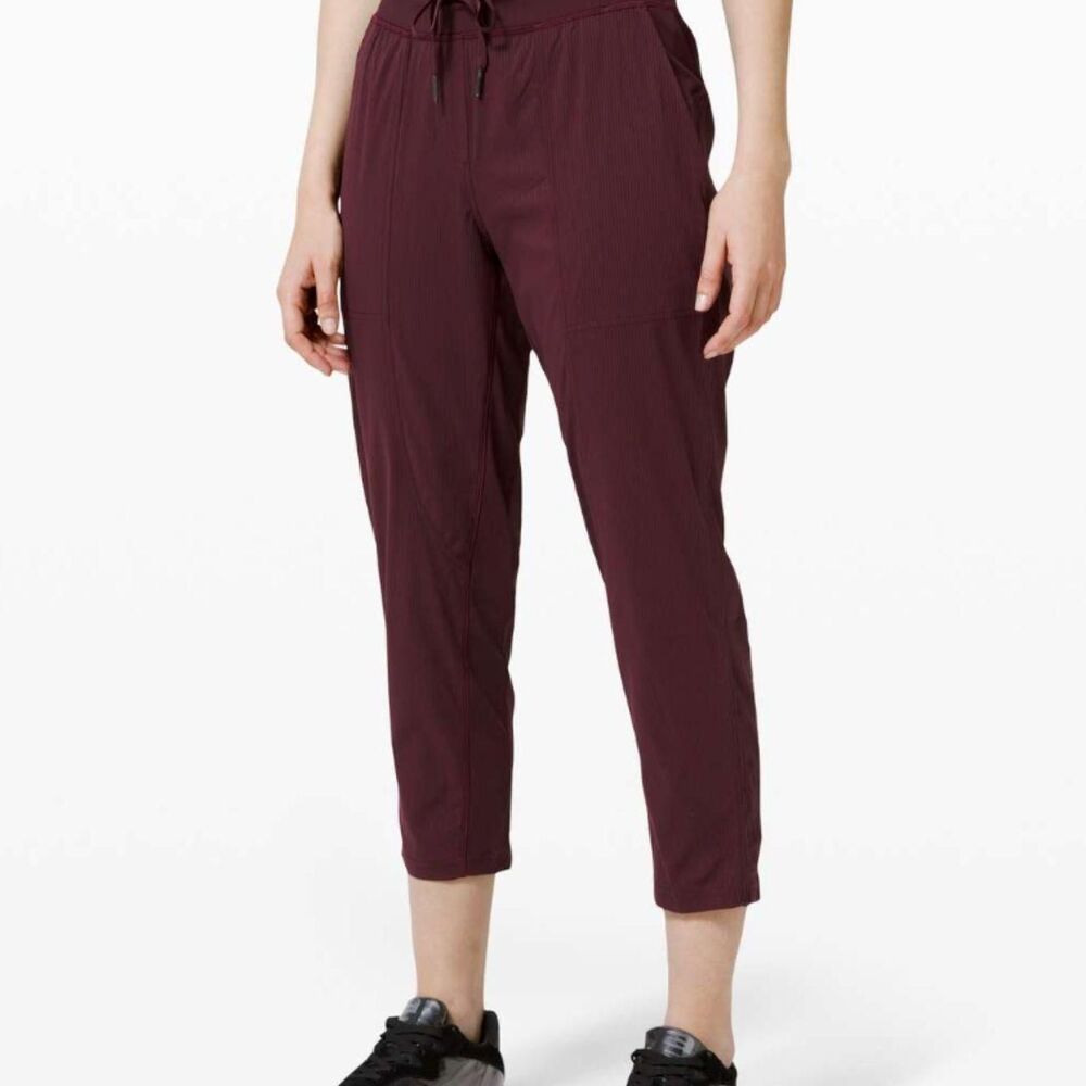 Lululemon Dance Studio Crop 25" in Cassis Red - Size 10